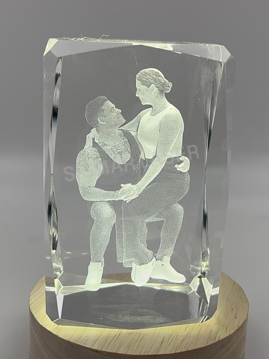 3D portrait engraved inside a crystal cube
