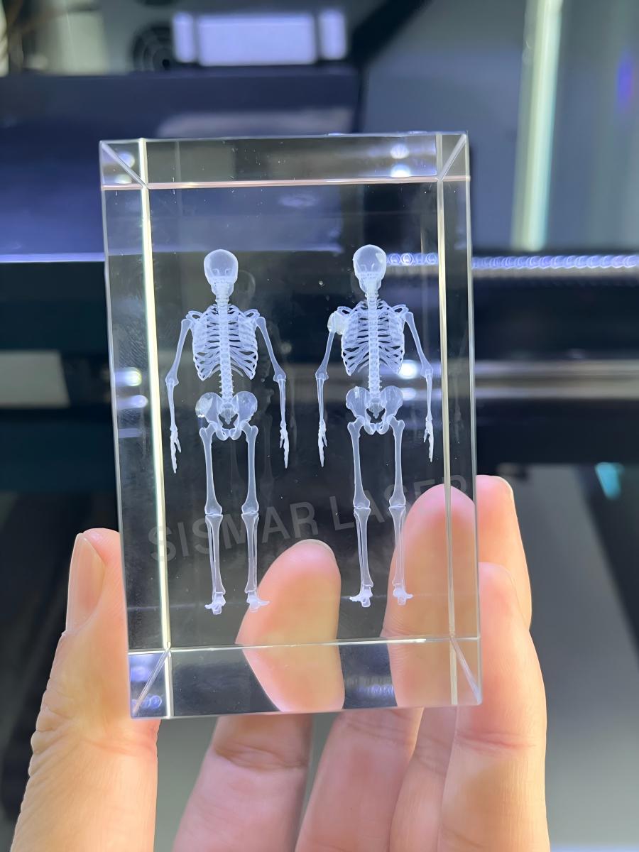 Names, text and 3D models engraved inside crystal
