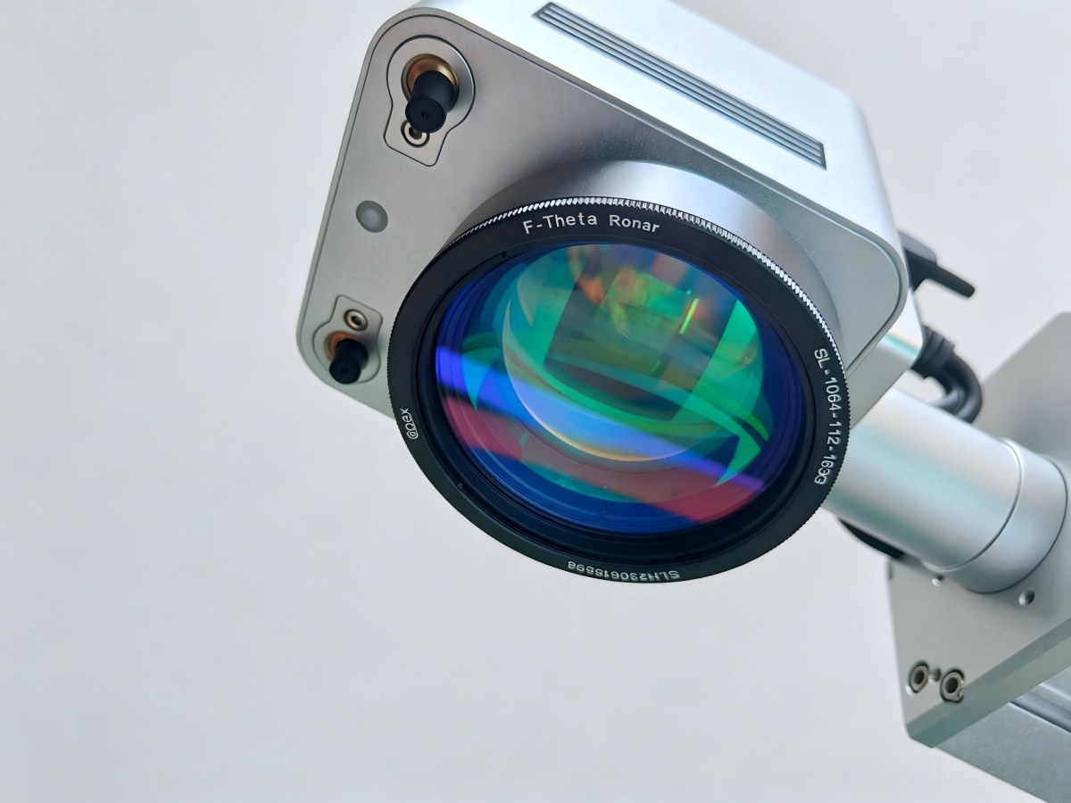 Galvo scan head with dual red-dot focus pointers
