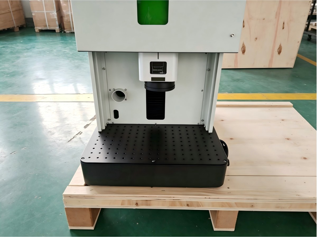 Inside working area of the Mini Cover fiber laser