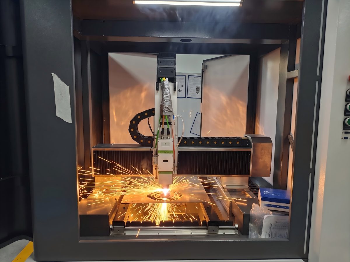 300x300mm fiber laser cutting machine for small metal parts
