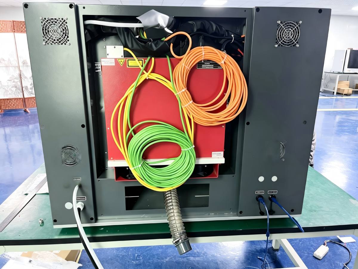 Air-cooled fiber laser unit, no water chiller needed