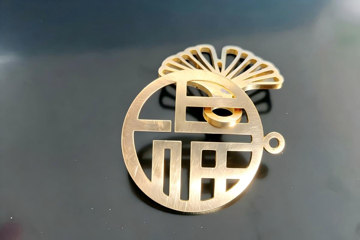 Brass jewelry parts cut by fiber laser