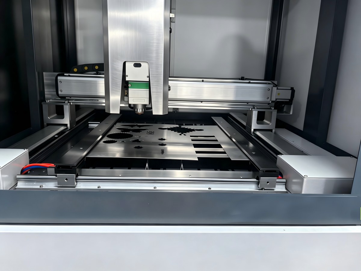 Raytools BM110 cutting head on 600x600mm fiber laser machine