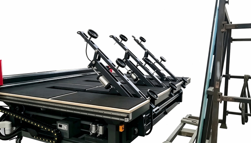 SL-AG3325 automatic loading arm lifting a glass sheet